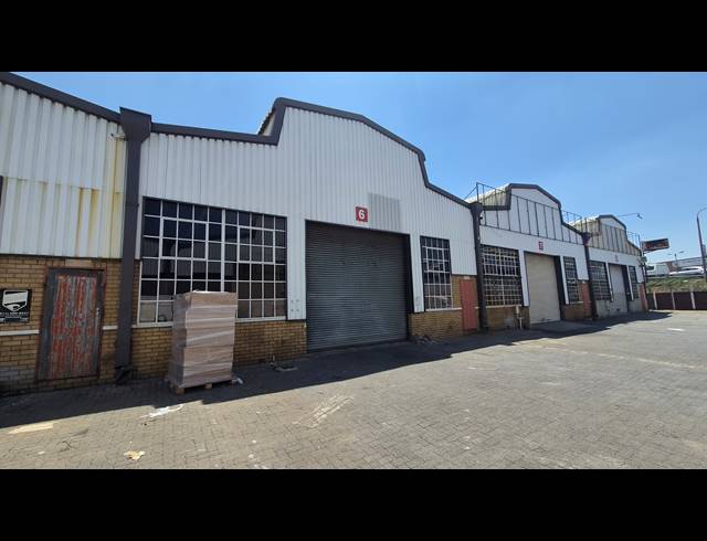 264M² WAREHOUSE TO LET IN JET PARK